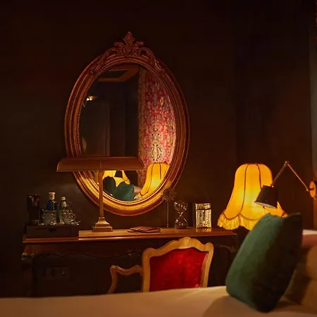 - Adults Only Otel